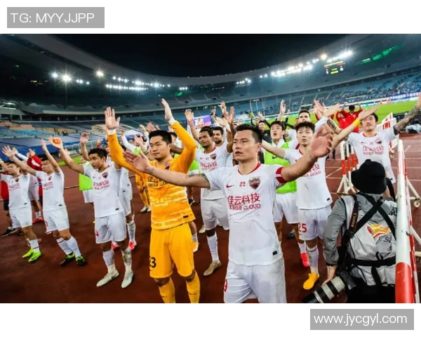 佳兆业与绿地申花的激烈对决展现中超联赛的竞争魅力与球队实力较量