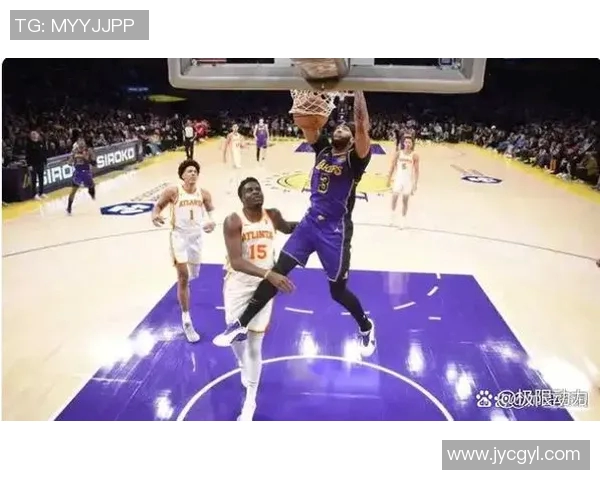 老鹰队对决湖人队詹姆斯领衔的精彩比赛回顾与分析