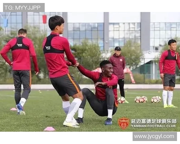 越南与朝鲜上半场较量精彩纷呈双方争夺激烈展现足球魅力 越南与朝鲜上半场较量精彩纷呈双方争夺激烈展现足球魅力