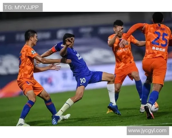 鲁能与国安激战引发争议球讨论球迷热议裁判判罚与比赛公正性